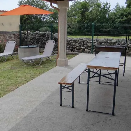 Recién Restaurada En Canedo Con Terraza *