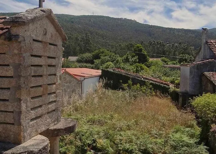 Casa de Férias Cuberto Darriba Casa Restaurada En Canedo
