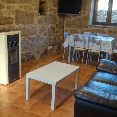 Semesterbostad Cuberto Darriba - Casa Restaurada En Canedo *