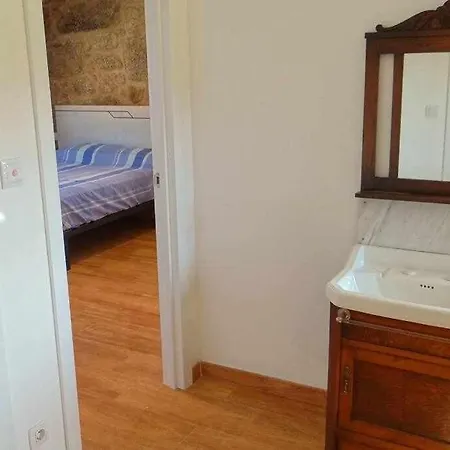 Recién Restaurada En Canedo Con Terraza Сasa de vacaciones