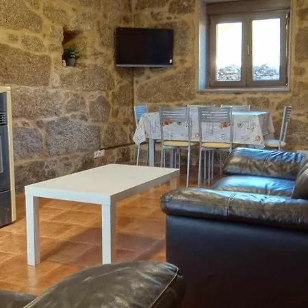 Recién Restaurada En Canedo Con Terraza Hébergement de vacances Carnota