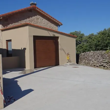 Semesterbostad Cuberto Darriba - Casa Restaurada En Canedo *
