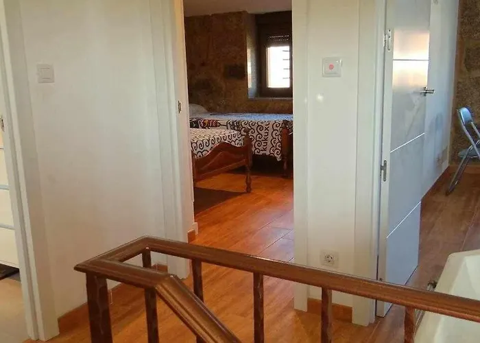 Cuberto Darriba Casa Restaurada En Canedo Semesterbostad