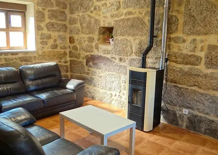 Cuberto Darriba Casa Restaurada En Canedo * Carnota