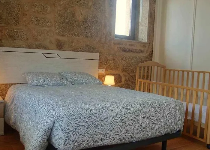 Cuberto Darriba Casa Restaurada En Canedo Semesterbostad
