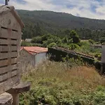 Casa de Férias Cuberto Darriba Casa Restaurada En Canedo