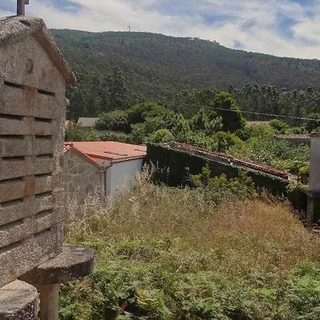 別荘 Cuberto Darriba Casa Restaurada En Canedo
