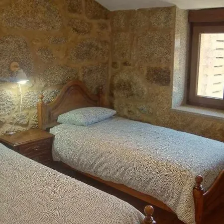 別荘 Cuberto Darriba Casa Restaurada En Canedo *