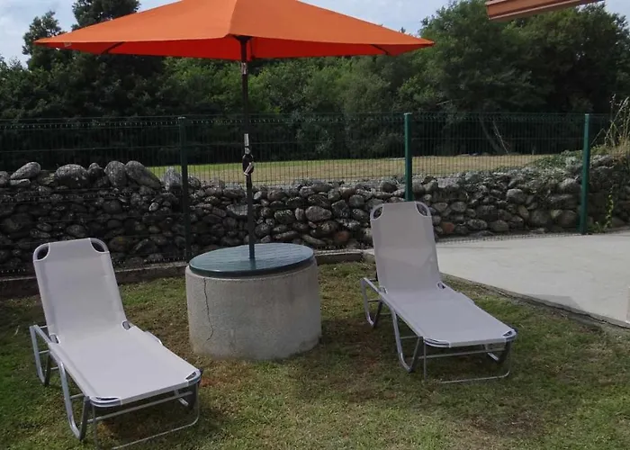 Recién Restaurada En Canedo Con Terraza * Carnota